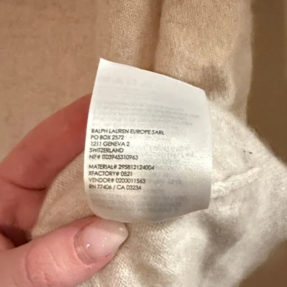 60. | Ralph Lauren | 100% Cashmere | V-Neck Knit Tank - Picture 4 of 4